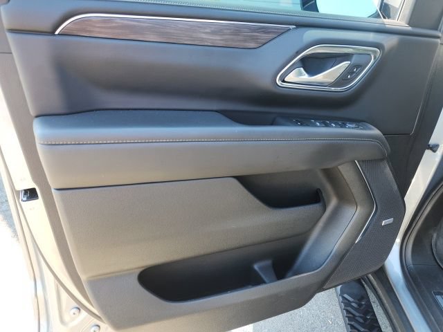 Used 2024 Chevrolet Tahoe Z71 w/ Luxury Package AWD/4WD image 17