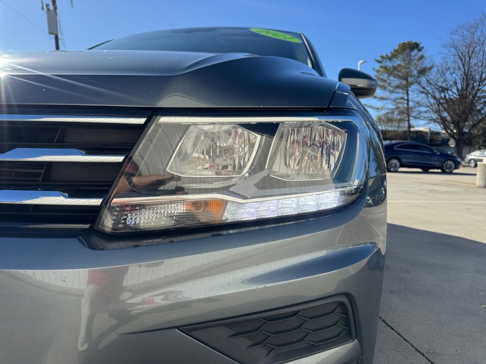 Used 2021 Volkswagen Tiguan SE image 30
