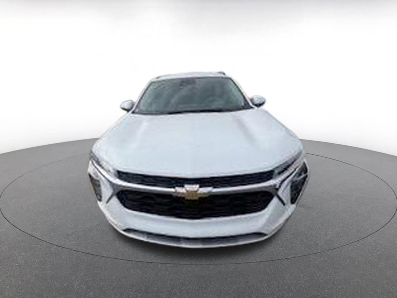 Used 2025 Chevrolet Trax LT image 2