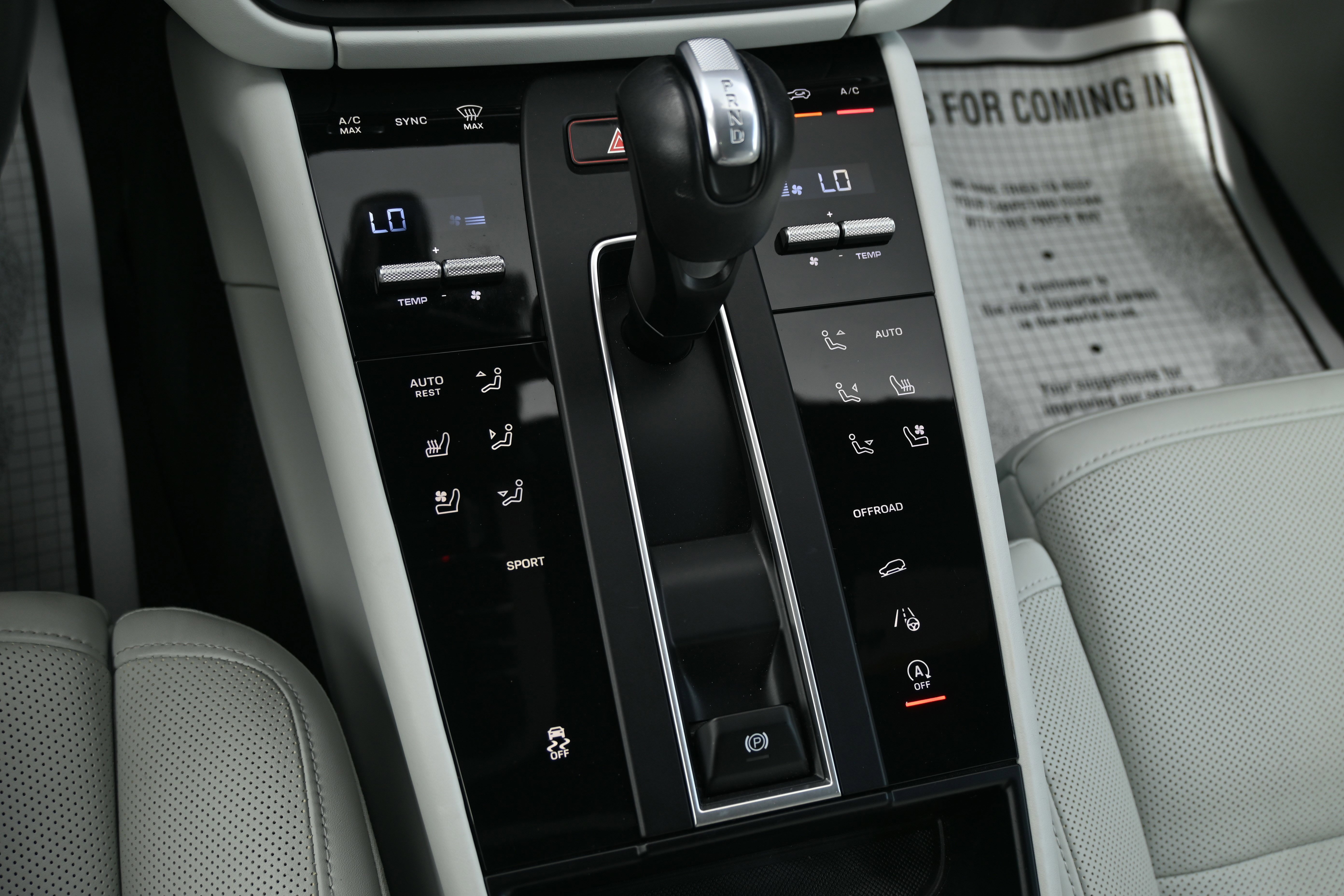 Used 2024 Porsche Macan w/ Premium Plus Package image 20