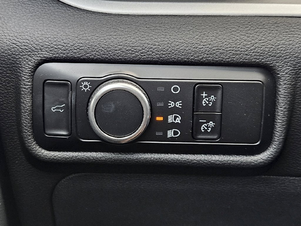 Used 2024 Ford Explorer XLT AWD/4WD image 23