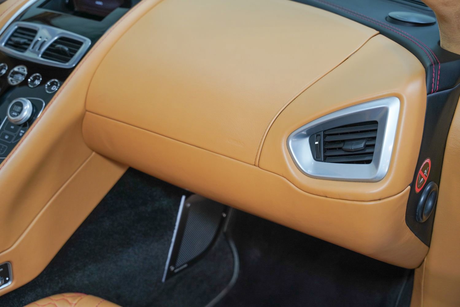 Used 2014 Aston Martin Vanquish Volante RWD image 33