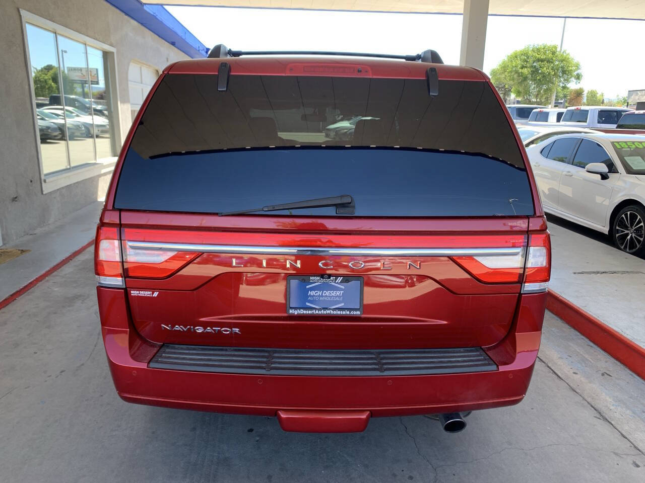 Used 2017 Lincoln Navigator Select AWD/4WD image 6