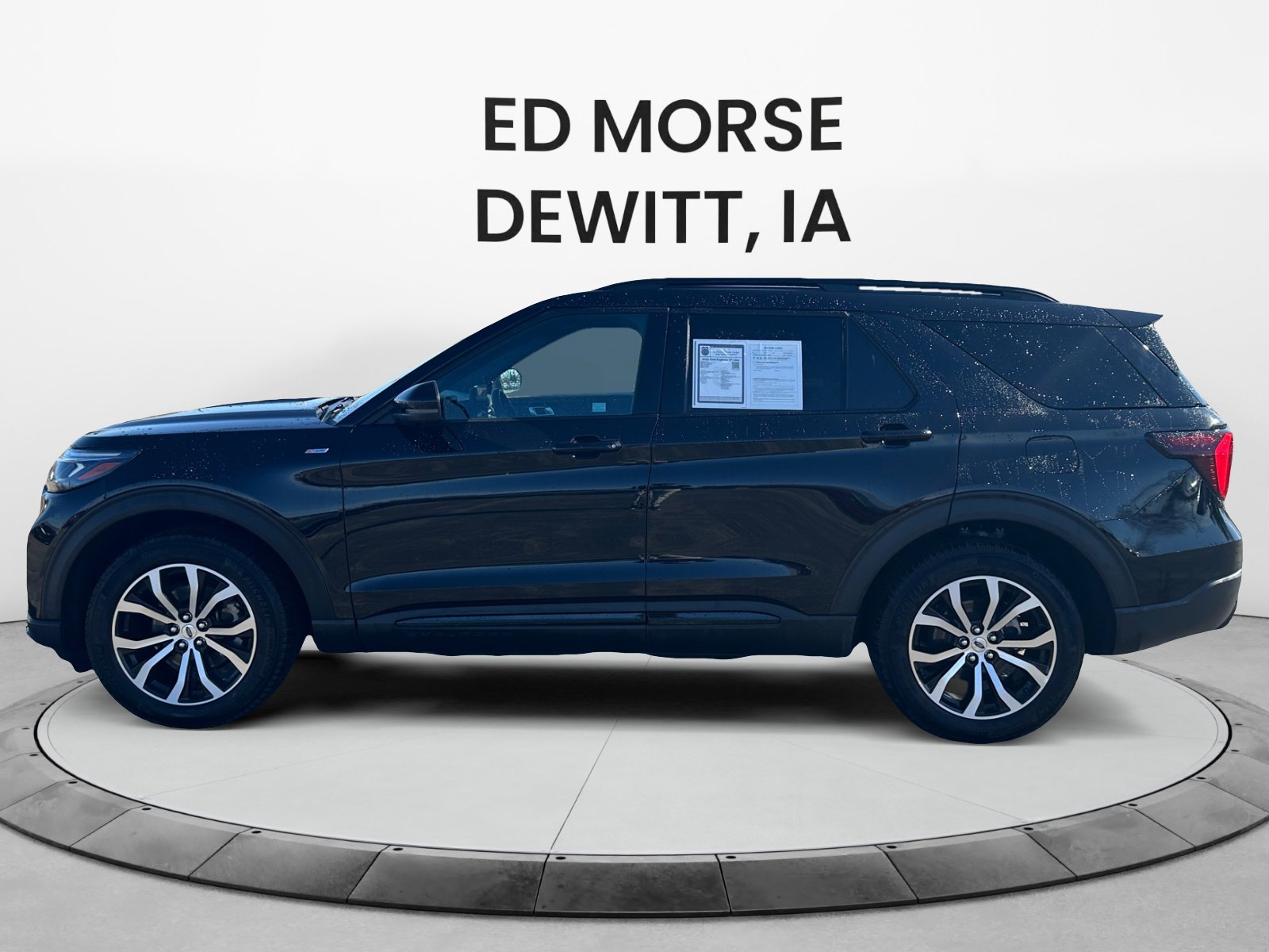 Used 2025 Ford Explorer ST-Line AWD/4WD image 2