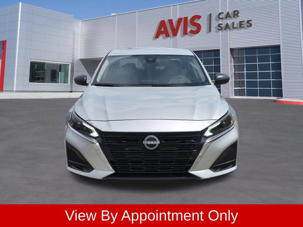 Used 2025 Nissan Altima 2.5 SV FWD image 2