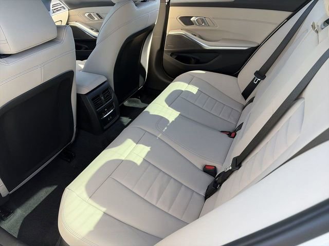 Used 2026 BMW 330i Sedan w/ M Sport Package image 16