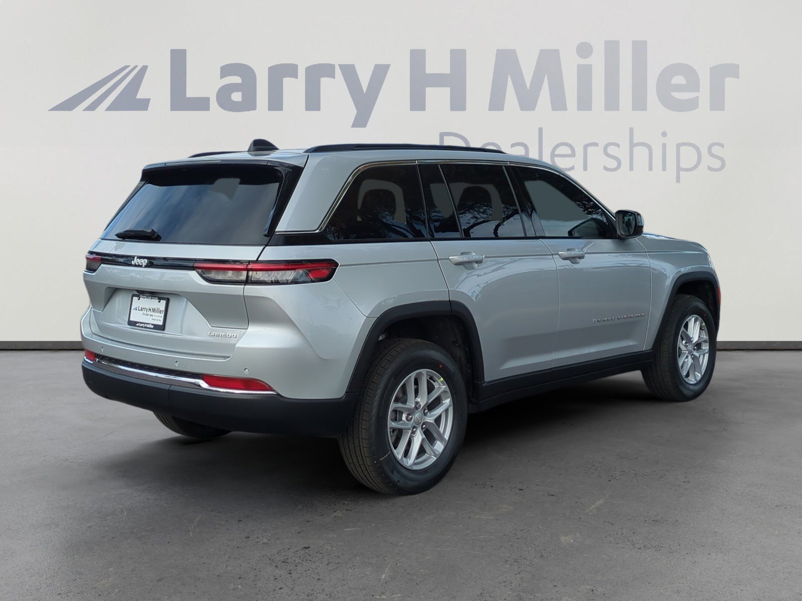 New 2026 Jeep Grand Cherokee Laredo X image 5