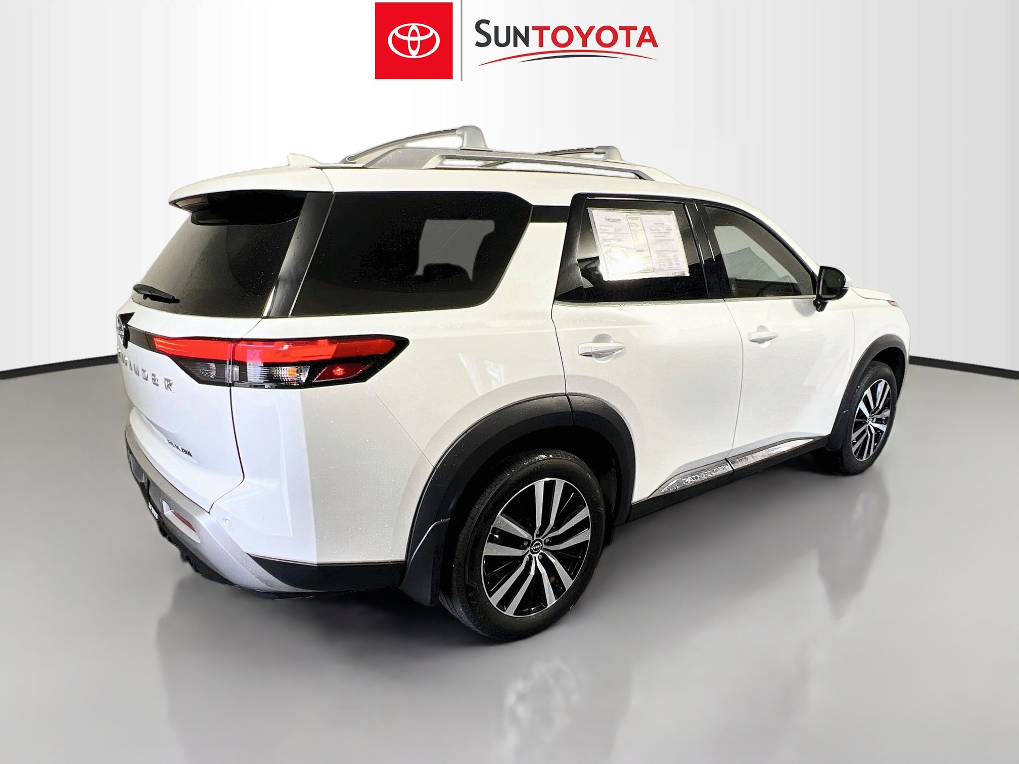 Used 2025 Nissan Pathfinder Platinum w/ Cargo Package FWD image 4