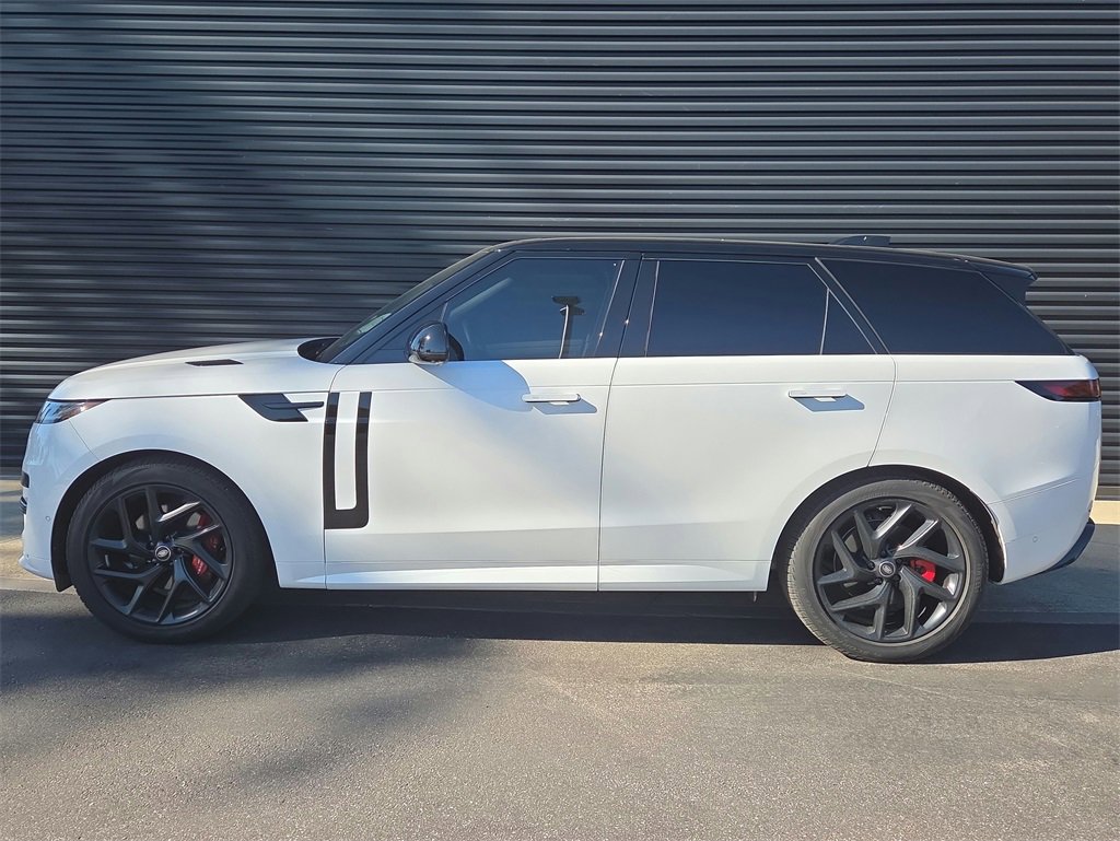 Used 2025 Land Rover Range Rover Sport Dynamic SE image 2