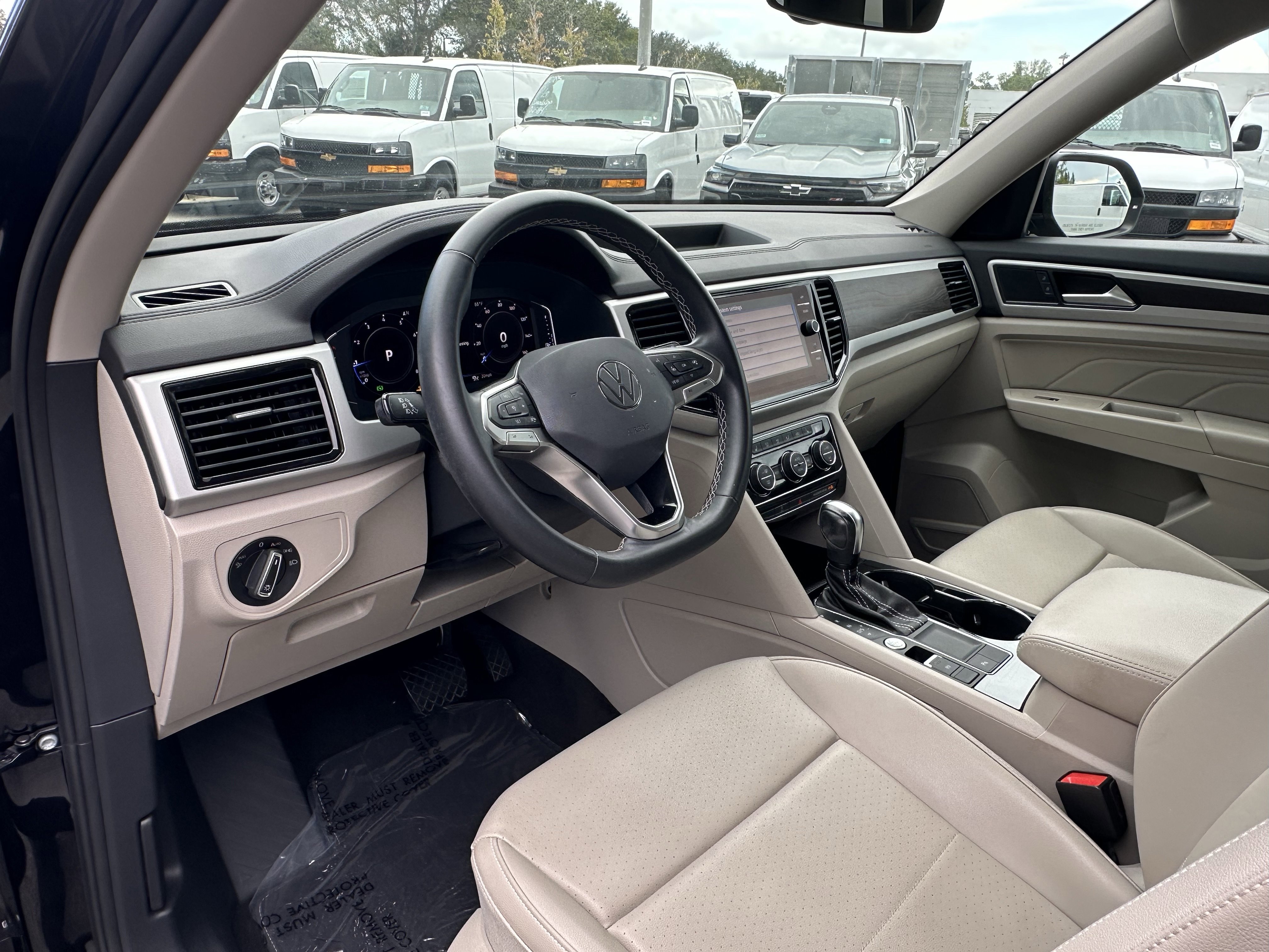 Used 2022 Volkswagen Atlas SE w/ Black Wheel Package image 16