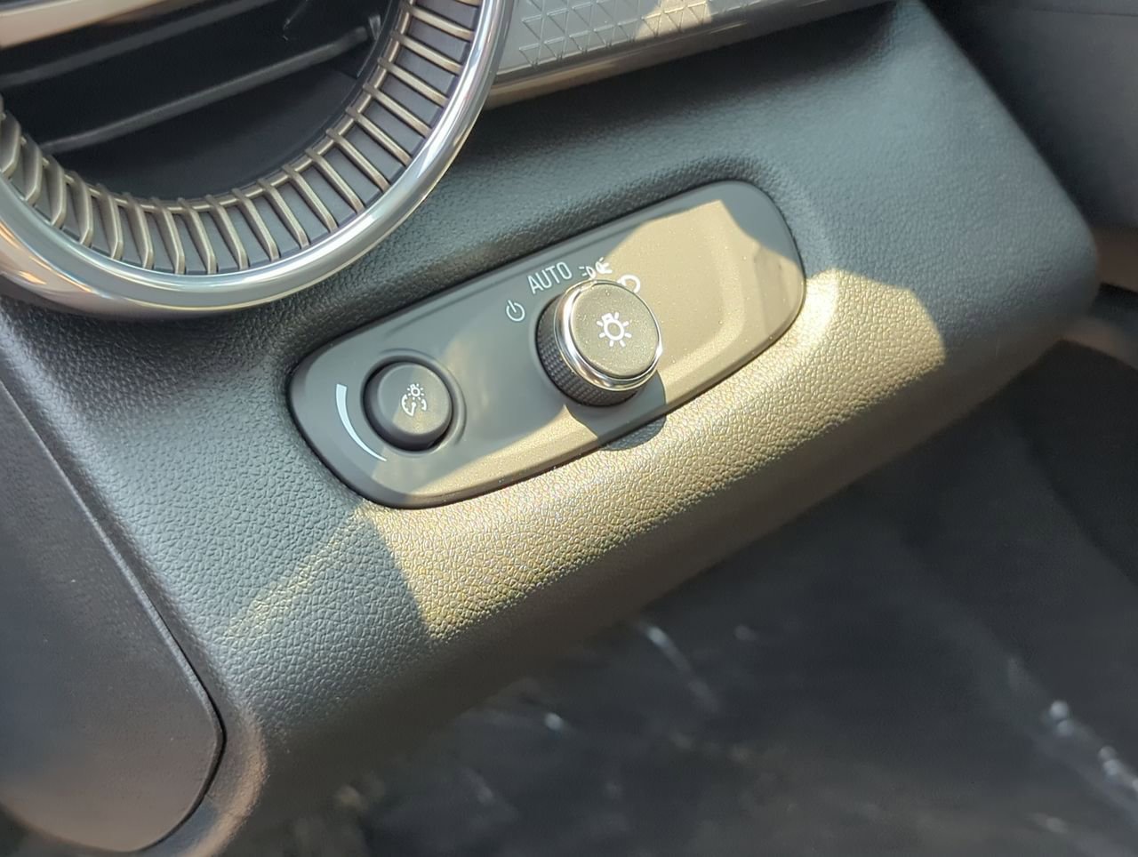 New 2025 Chevrolet Trax ACTIV w/ Driver Confidence Package image 35