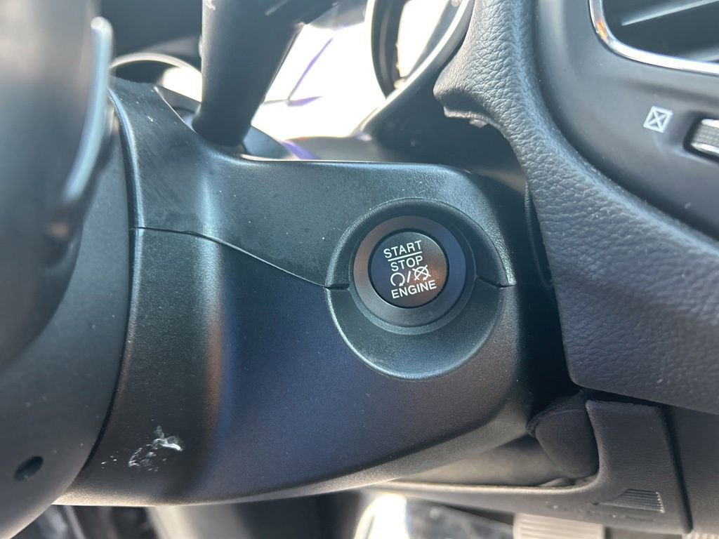 Used 2019 Jeep Compass Latitude FWD image 37