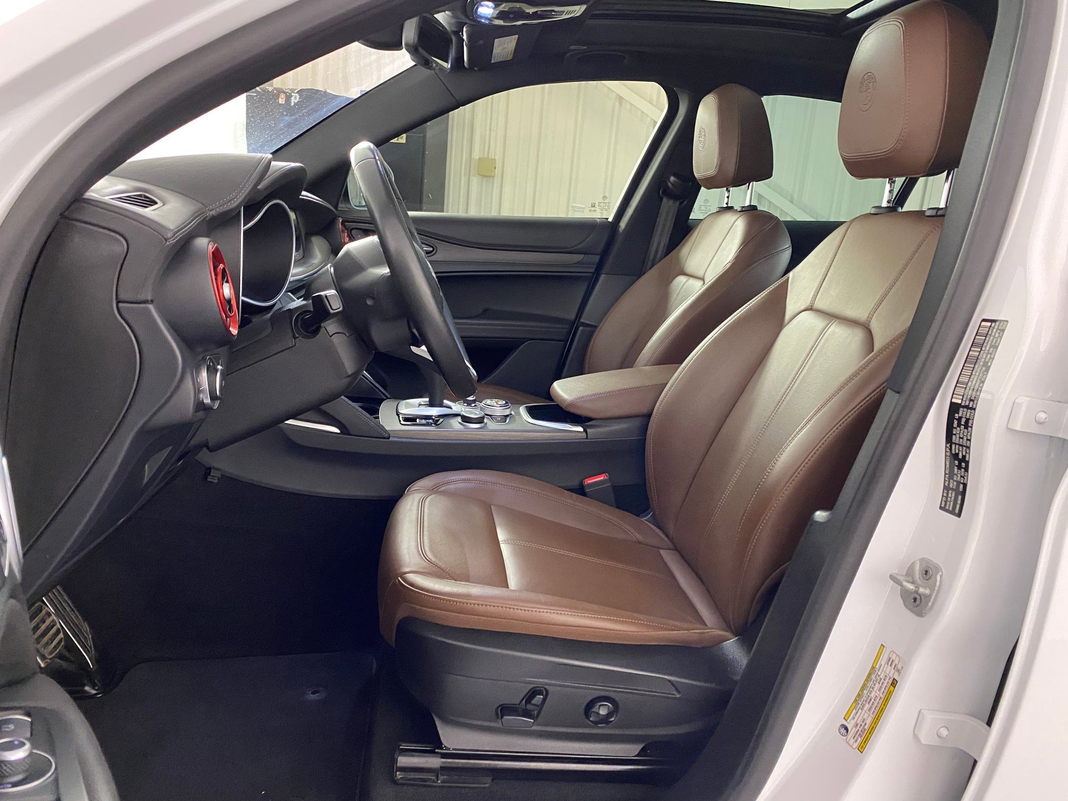 Used 2023 Alfa Romeo Stelvio Ti image 5