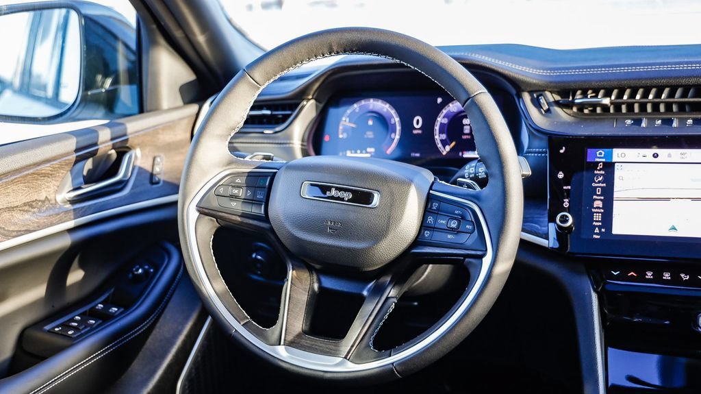 New 2026 Jeep Grand Cherokee Limited w/ Limited Altitude Package AWD/4WD image 18