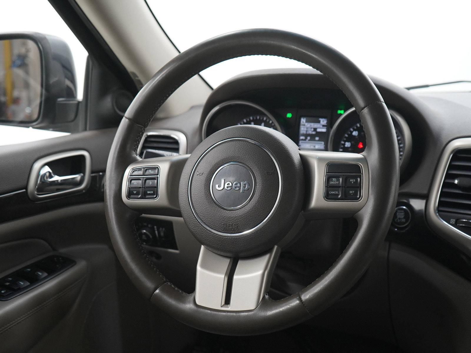 Used 2011 Jeep Grand Cherokee Laredo AWD/4WD image 14
