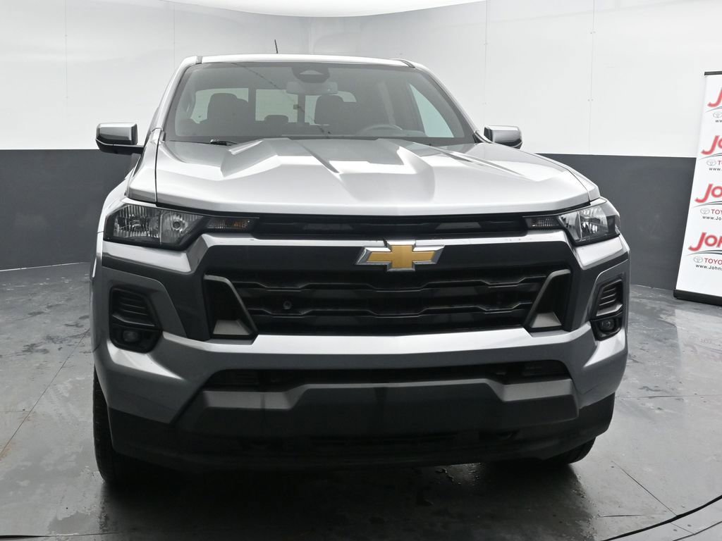 Used 2023 Chevrolet Colorado LT w/ LT Convenience Package II AWD/4WD image 3