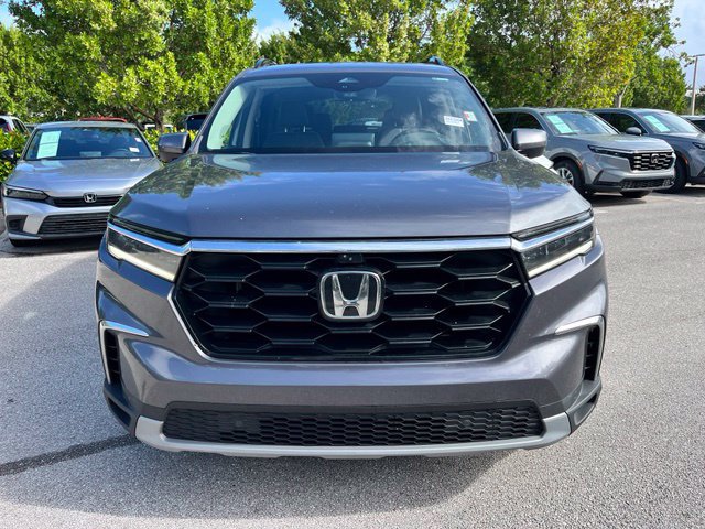 Used 2025 Honda Pilot Elite image 2