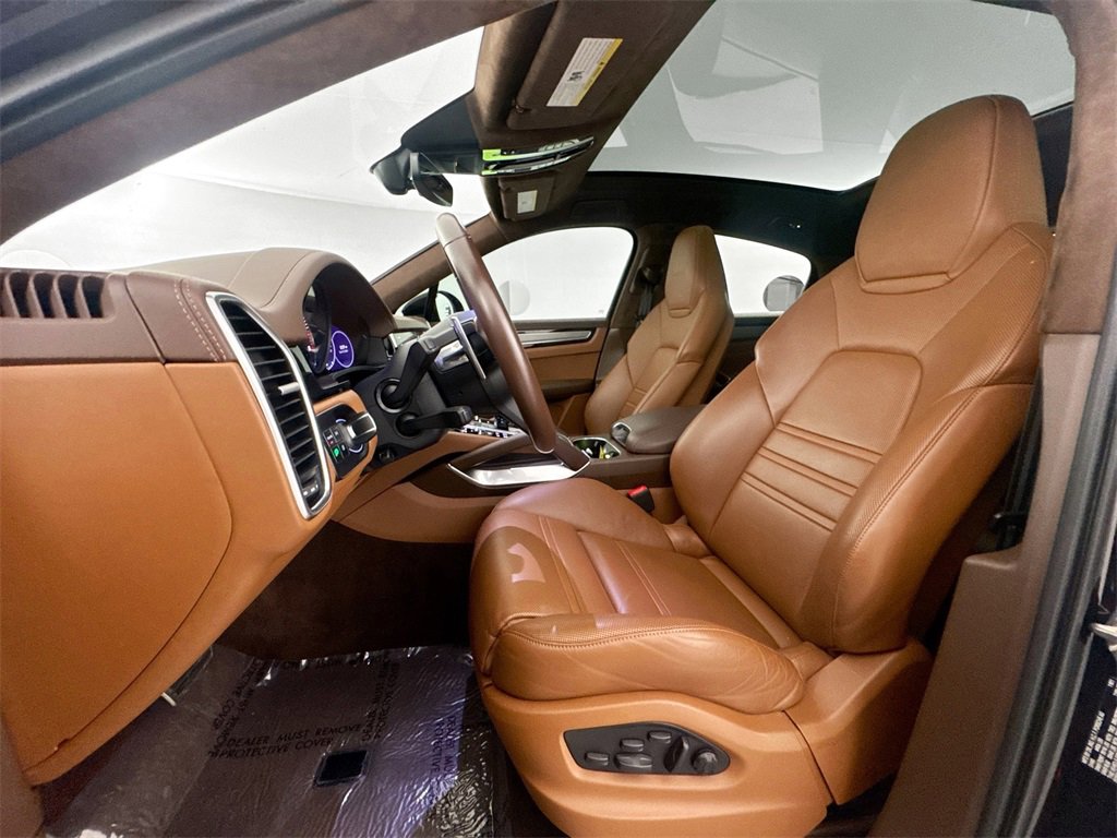 Used 2022 Porsche Cayenne Turbo image 19