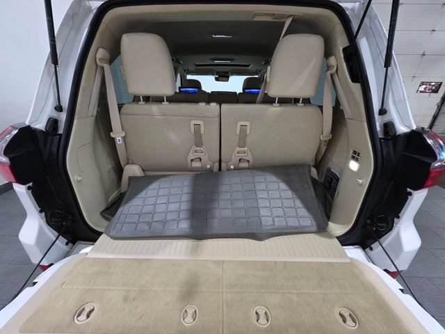 Used 2016 Lexus LX 570 4WD w/ Luxury Package image 21