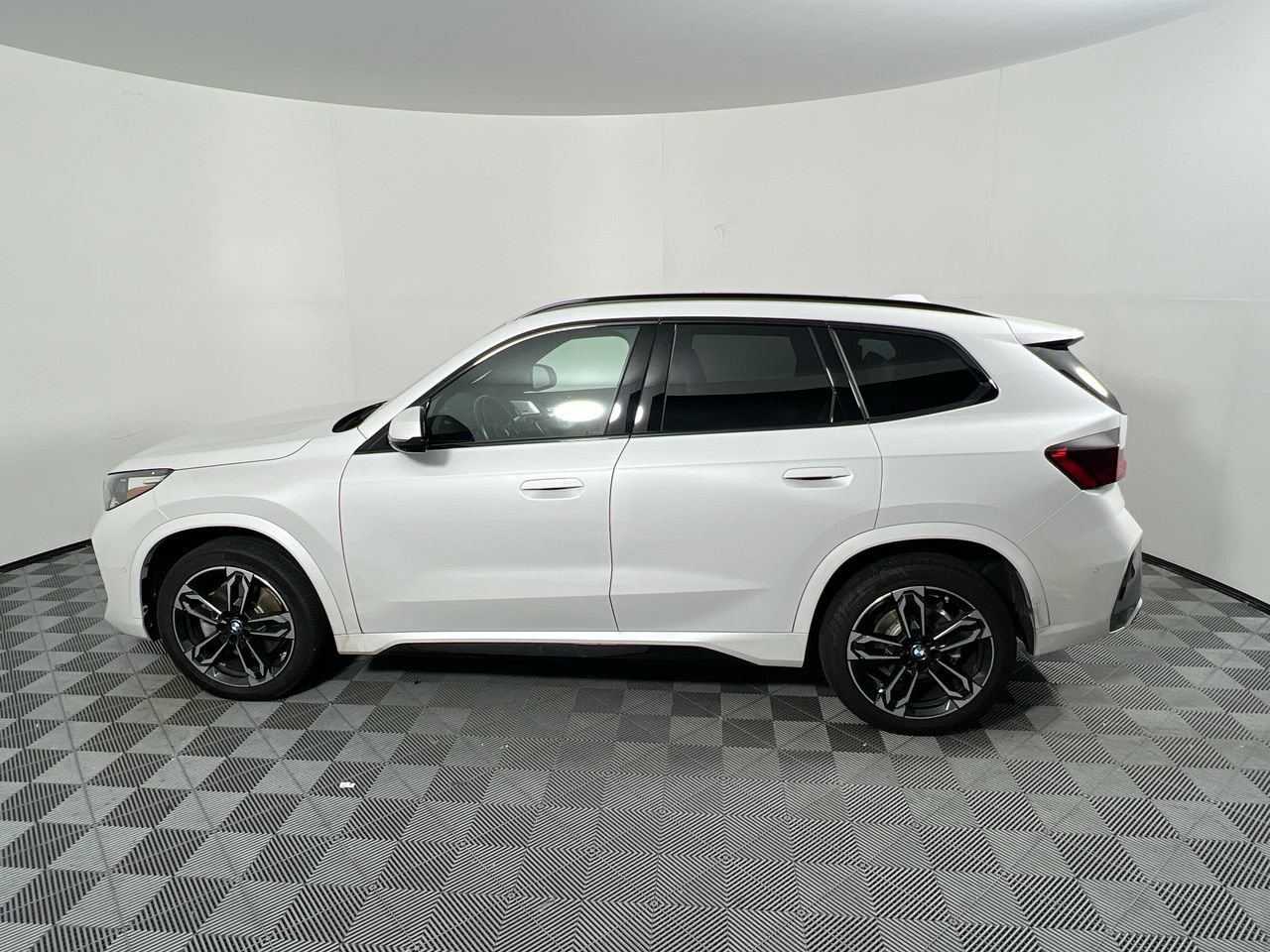 Used 2023 BMW X1 xDrive28i w/ Premium Package AWD/4WD image 6