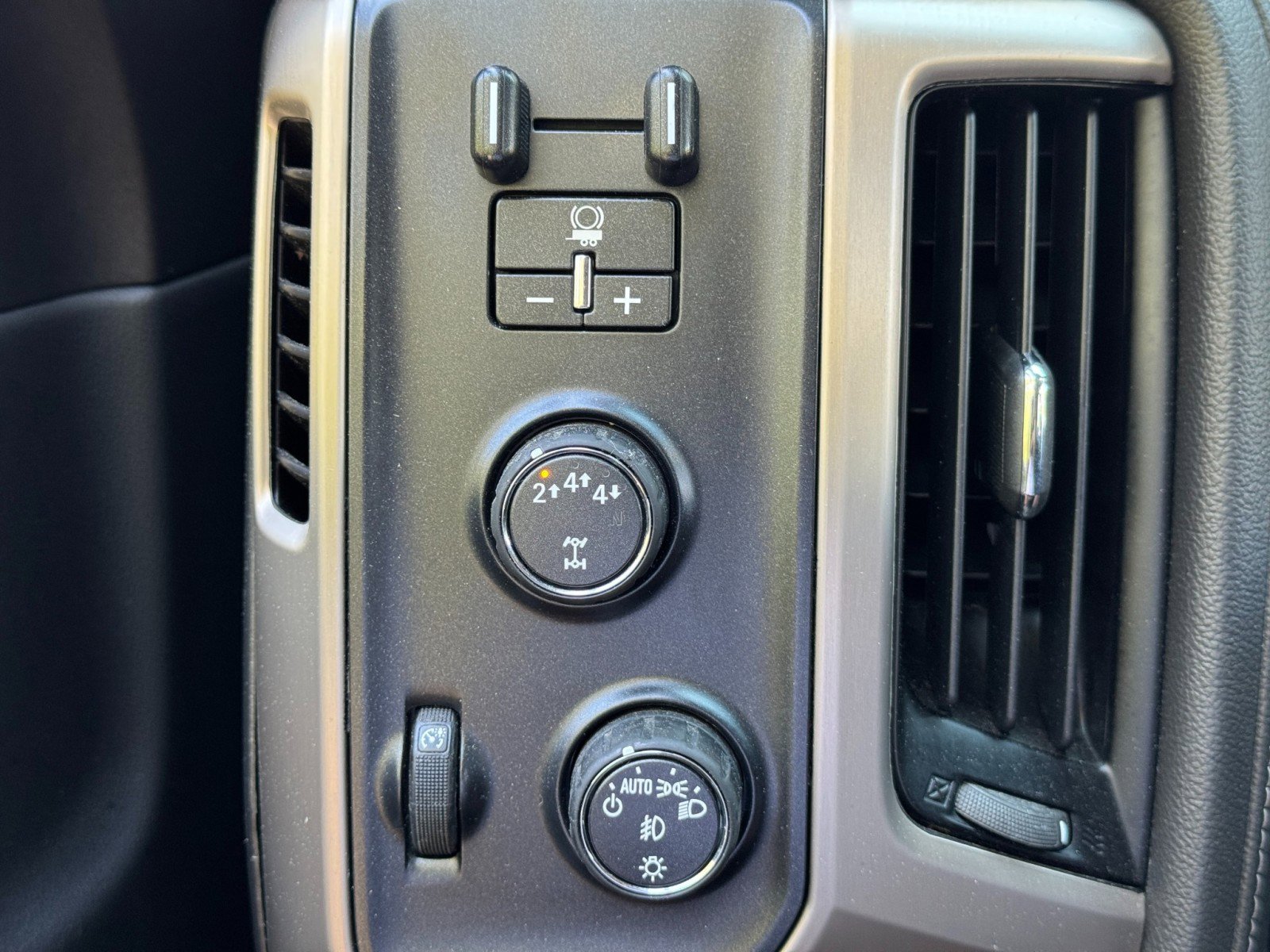 Used 2018 GMC Sierra 3500 Denali AWD/4WD image 17