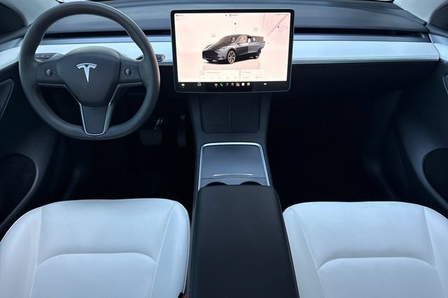 Used 2024 Tesla Model Y Long Range AWD/4WD image 18