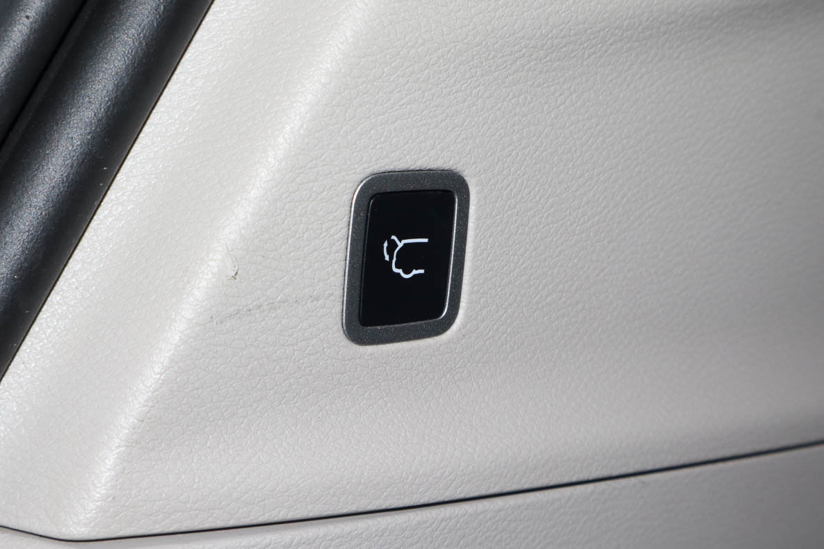 Used 2023 Chrysler Pacifica Limited FWD image 21