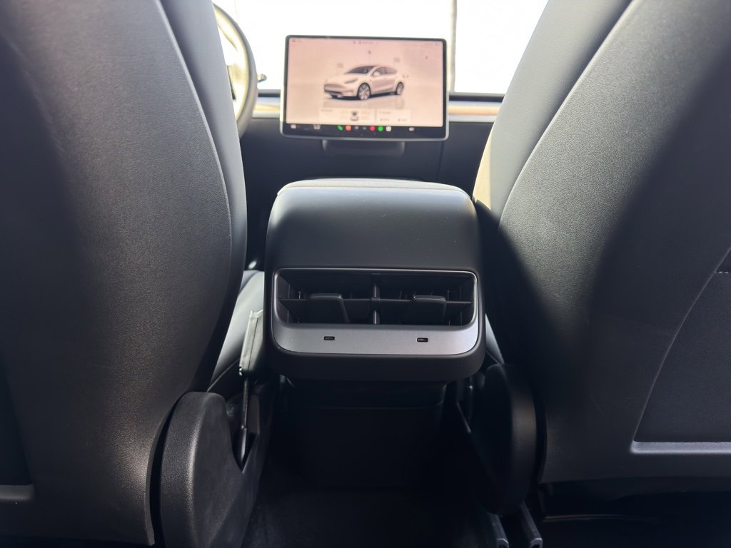 Used 2024 Tesla Model Y Long Range image 38