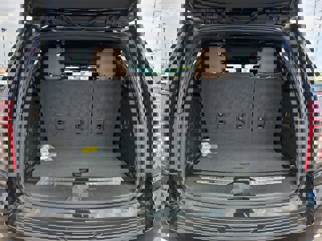 Used 2024 Chevrolet Tahoe High Country image 17