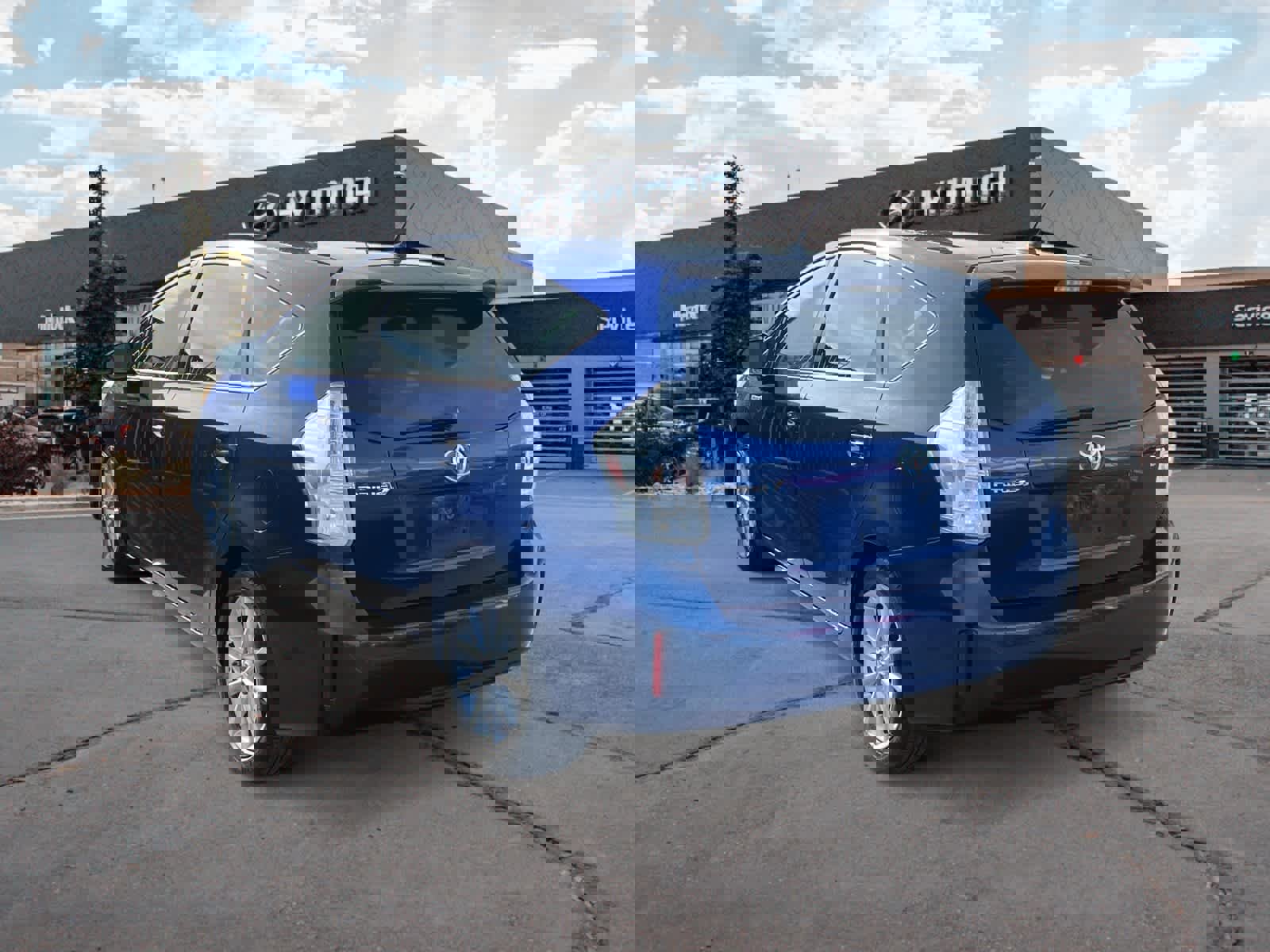 Used 2014 Toyota Prius V Five image 3