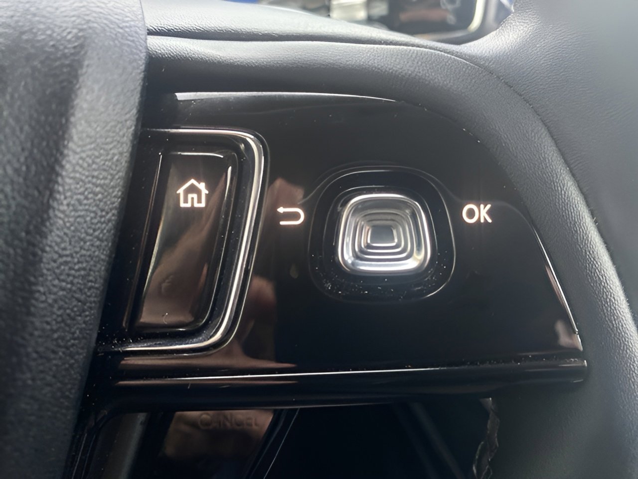 Used 2024 Lincoln Corsair AWD w/ Towing Package image 15