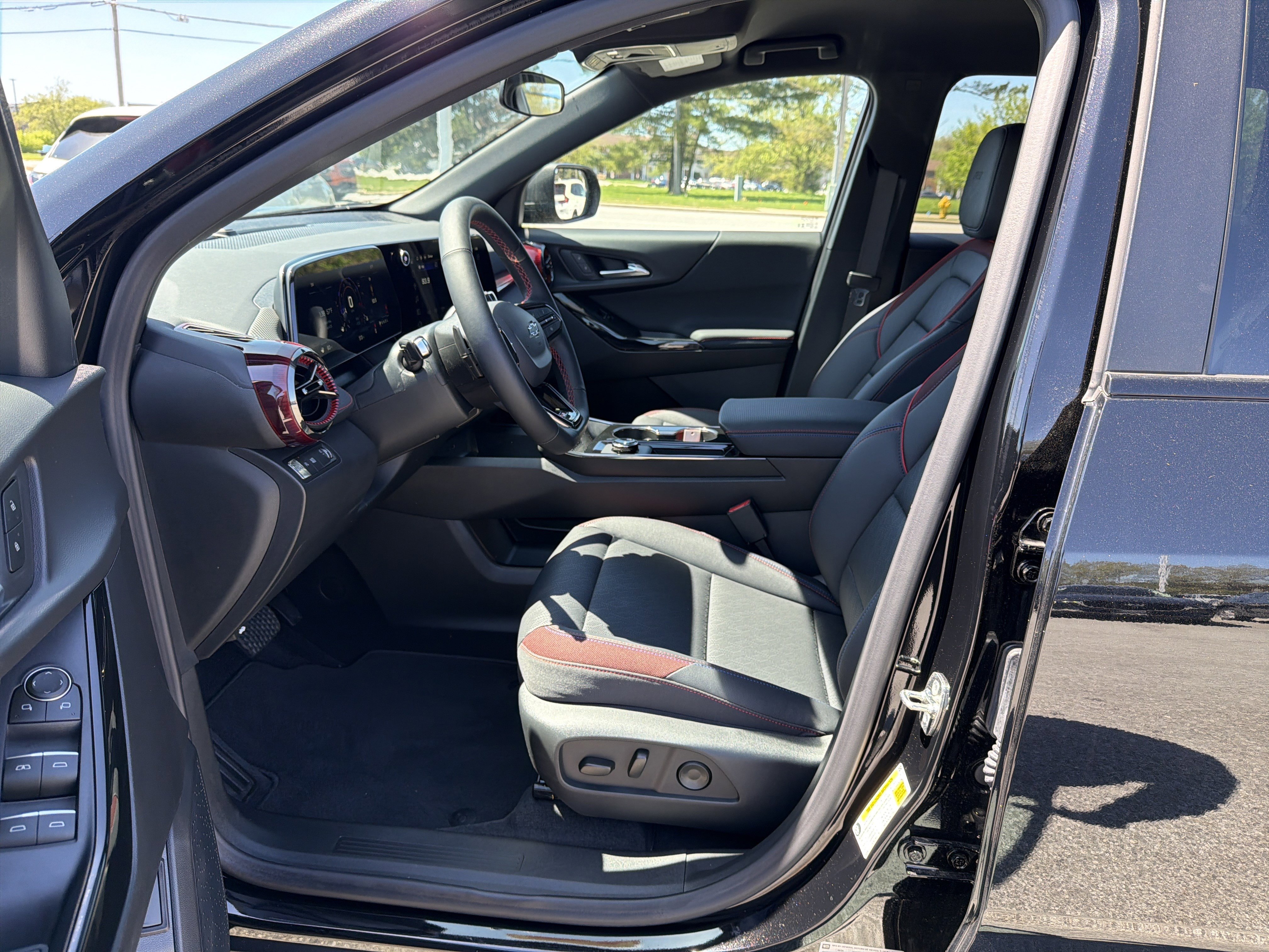 Used 2026 Chevrolet Equinox RS FWD image 12