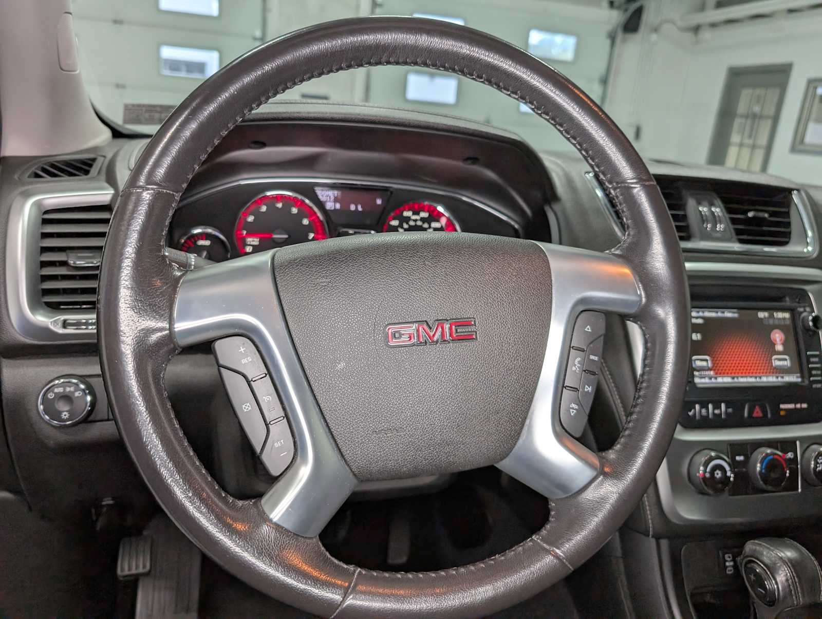 Used 2015 GMC Acadia SLE AWD/4WD image 34