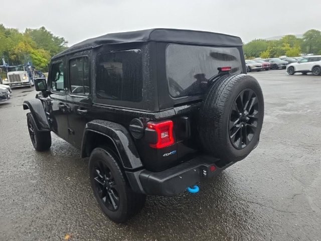 Used 2024 Jeep Wrangler Unlimited Sahara w/ Technology Group AWD/4WD image 8