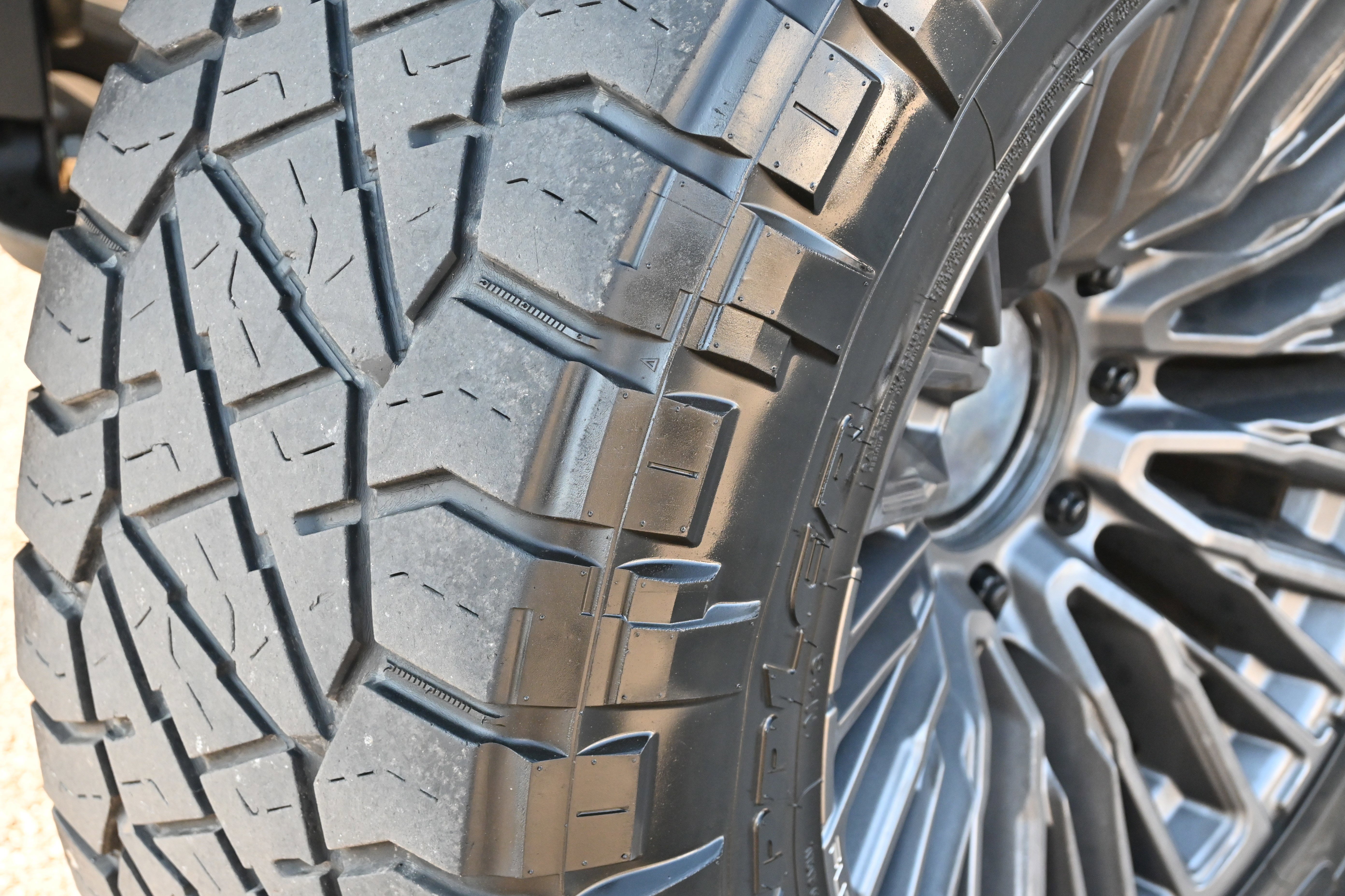 Used 2024 GMC Sierra 3500 Denali Ultimate image 15