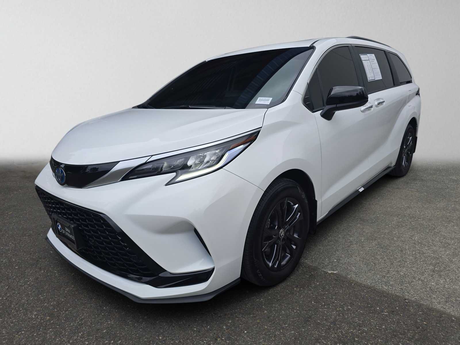 Used 2024 Toyota Sienna XSE AWD/4WD image 7