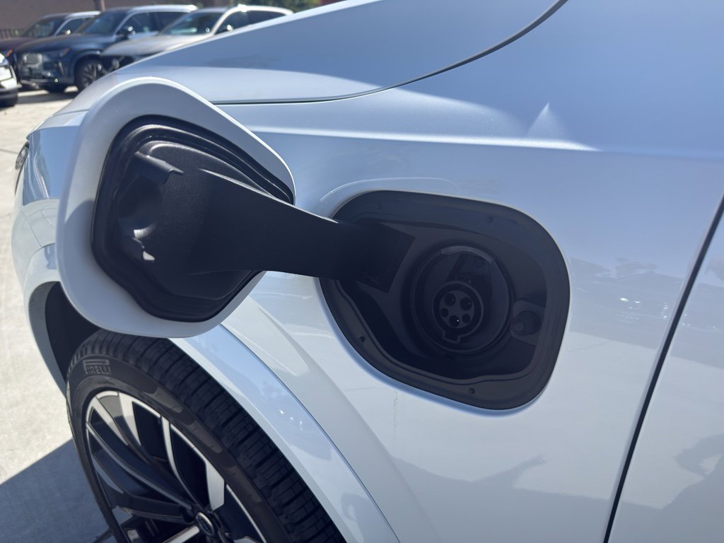 New 2025 Volvo XC90 T8 Ultra w/ Protection Package Premier image 13