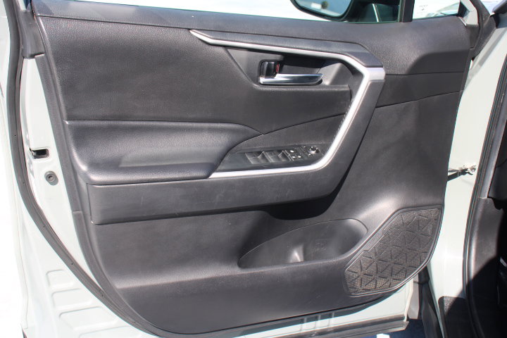 Used 2020 Toyota RAV4 XLE AWD/4WD image 10