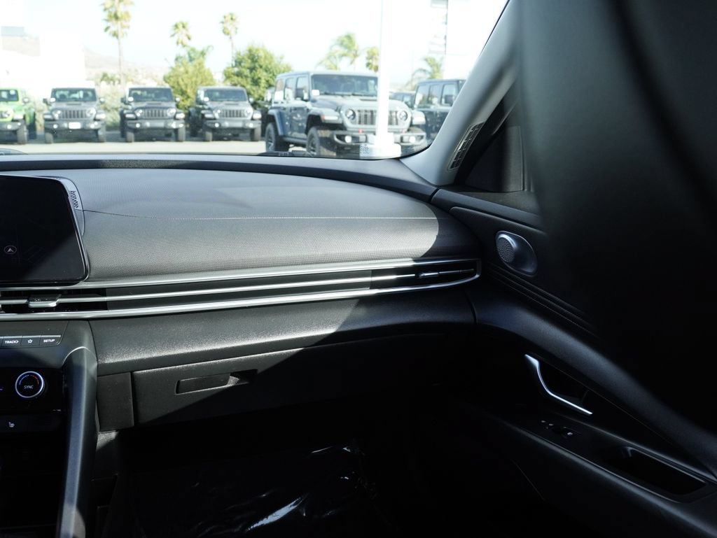 Used 2024 Hyundai Elantra Limited FWD image 36