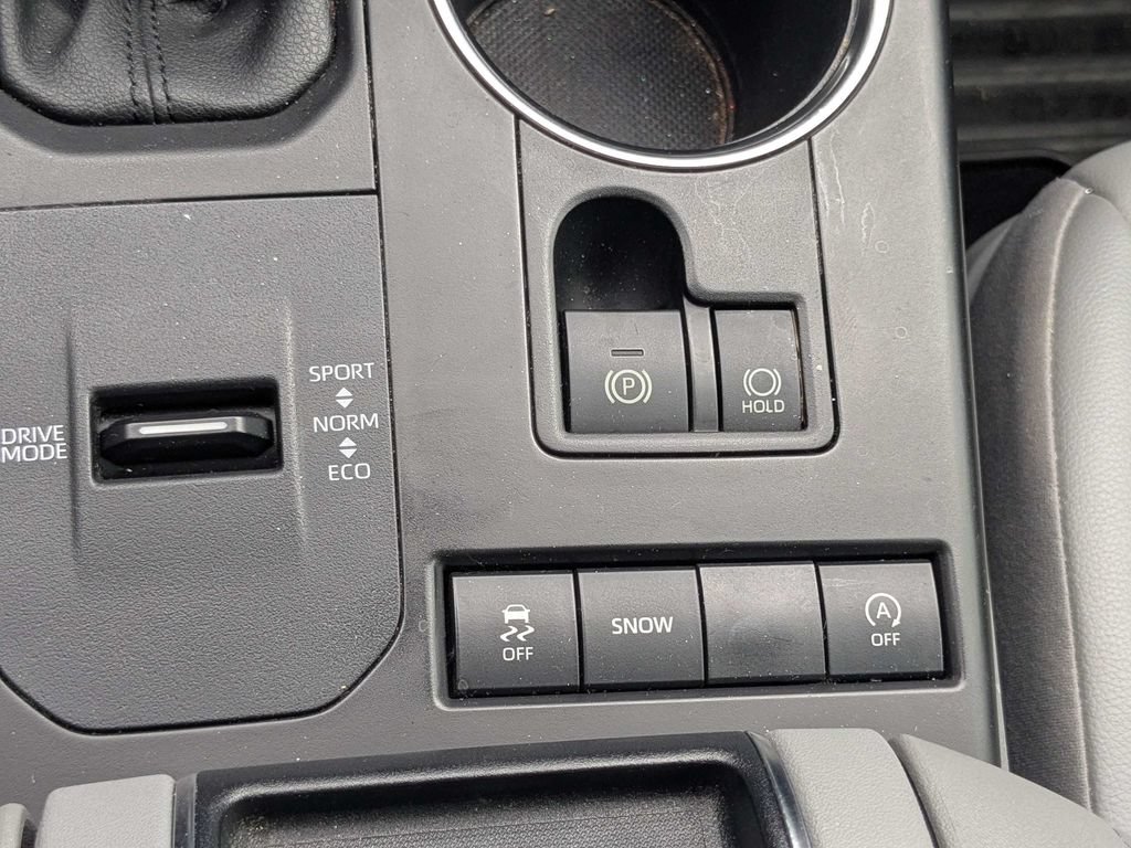 Used 2022 Toyota Highlander XLE FWD image 26