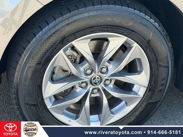 Used 2021 Toyota Sienna LE AWD/4WD image 10