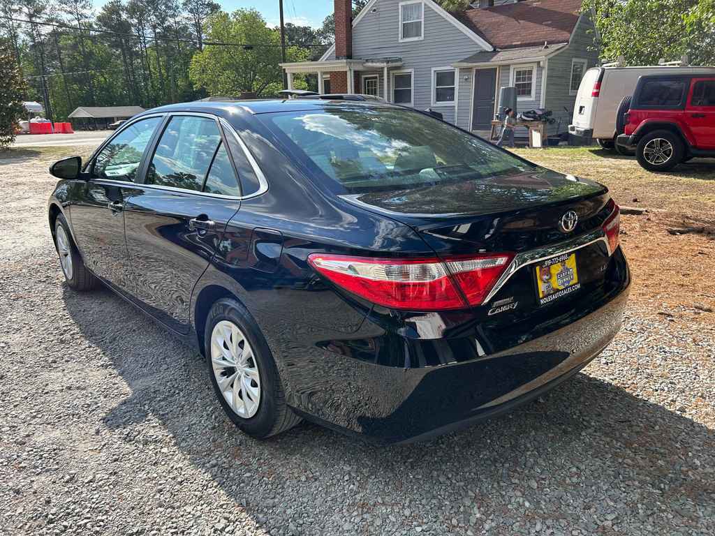 Used 2017 Toyota Camry LE FWD image 4