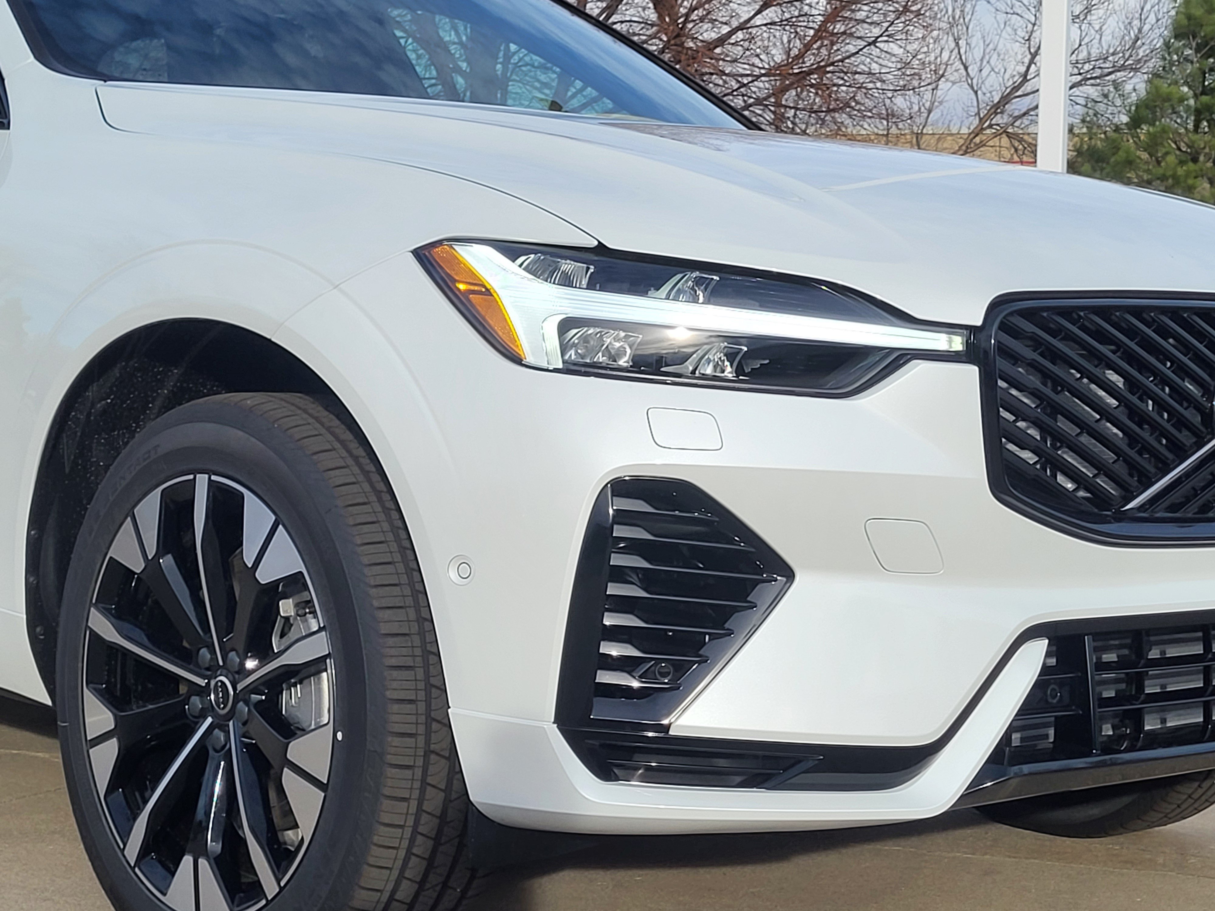New 2026 Volvo XC60 T8 Plus w/ Climate Package AWD/4WD image 5