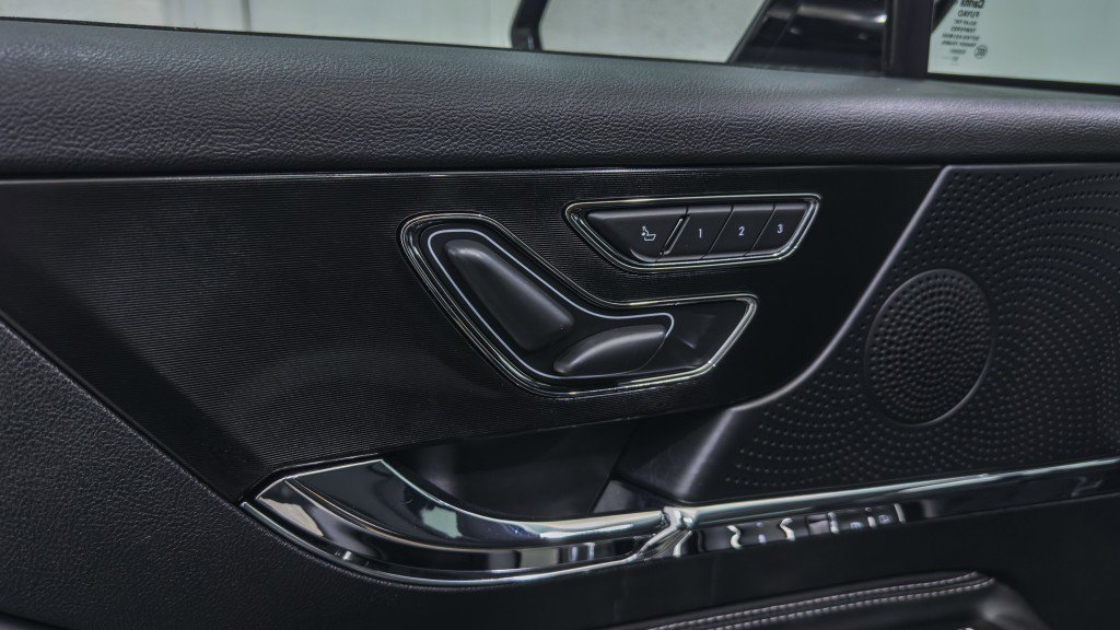 Used 2024 Lincoln Corsair AWD image 25