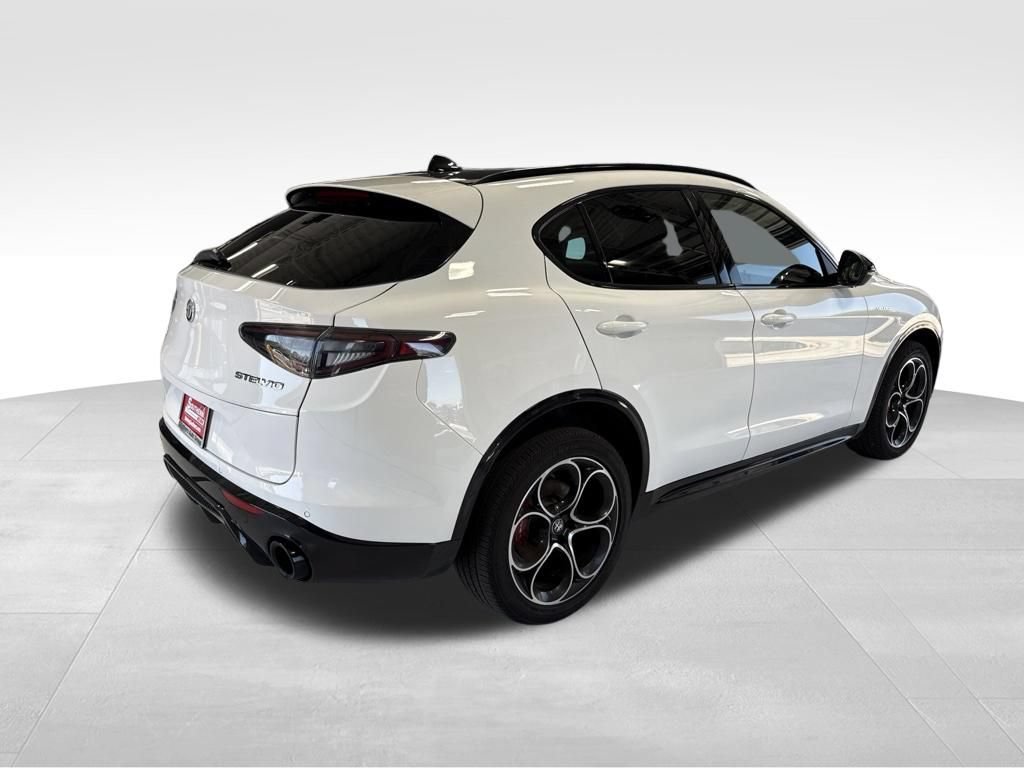 Used 2024 Alfa Romeo Stelvio Veloce AWD/4WD image 9