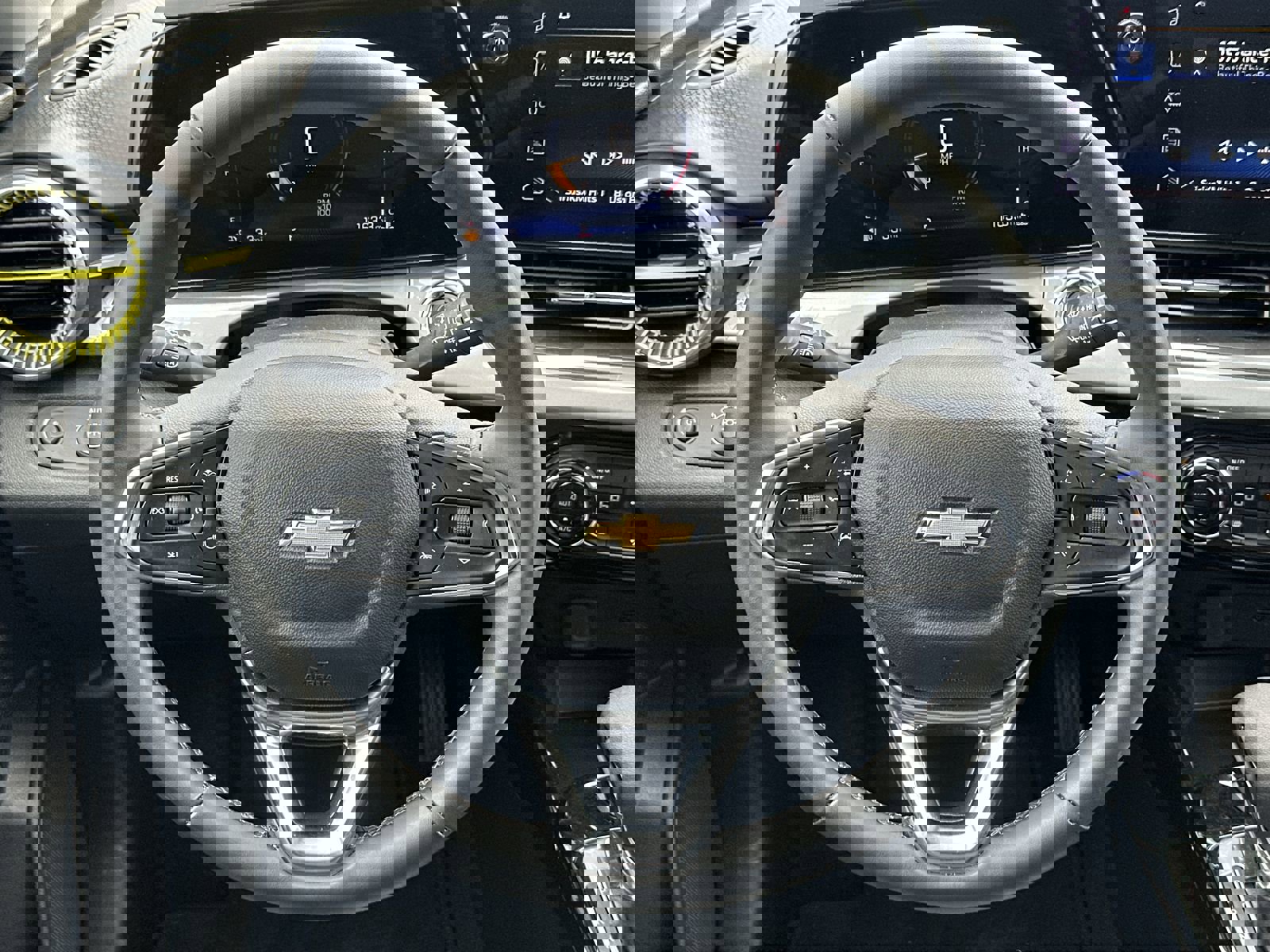 Used 2025 Chevrolet Trax LT w/ Driver Confidence Package image 19