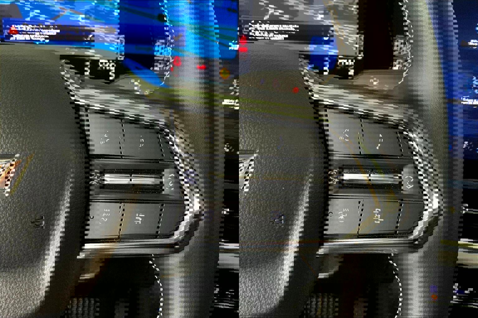 Used 2025 Chevrolet Equinox EV LT FWD image 19