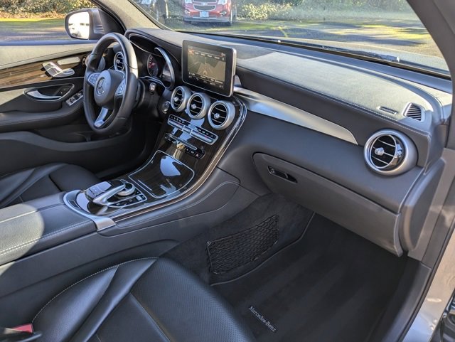 Used 2017 Mercedes-Benz GLC 300 4MATIC image 38