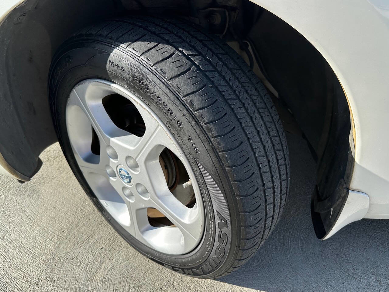 Used 2013 Nissan Leaf SV FWD image 2