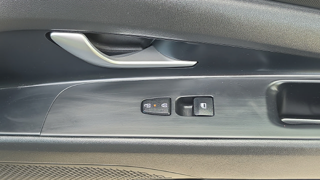 Used 2024 Hyundai Elantra SEL FWD image 30